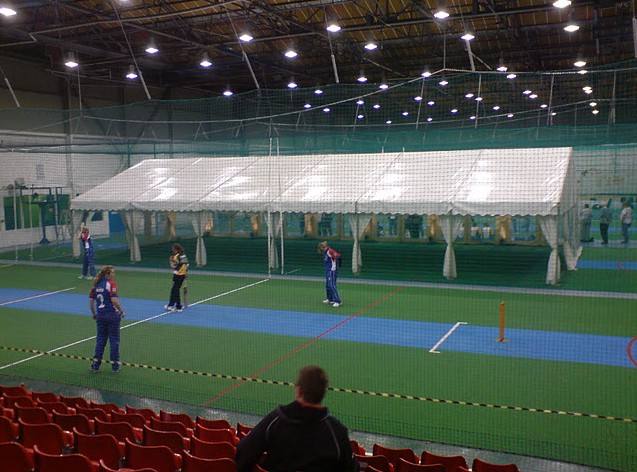 體育篷房在游泳館和溜冰場中有什么優(yōu)勢？